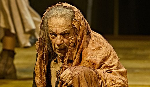 השחקן הספרדי חוזה לואי גומס בדמות סלסטינה בתיאטרון הקומדיה מדריד פברואר 2017